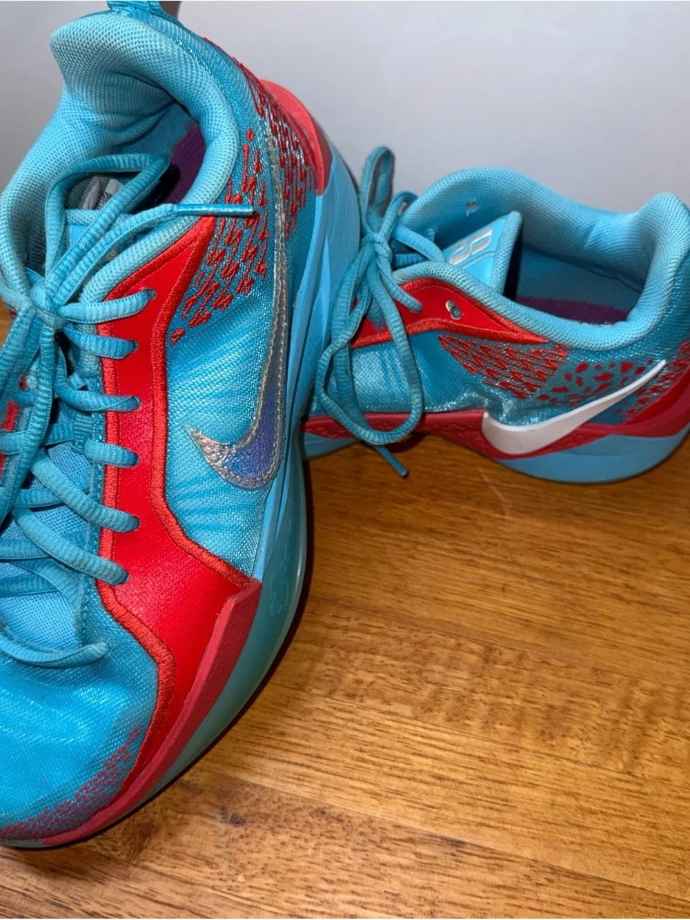 Nike Kids Low-Top Sneakers in Turquoise and Red with White Swoosh
